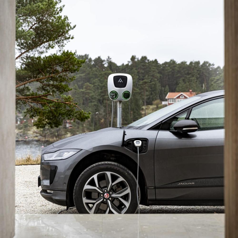 Chargeur double pour voiture électrique avec wifi 2 x 22kW Charge Amps Aura Prises avec la référence 101010 de la marque CHARGE AMPS