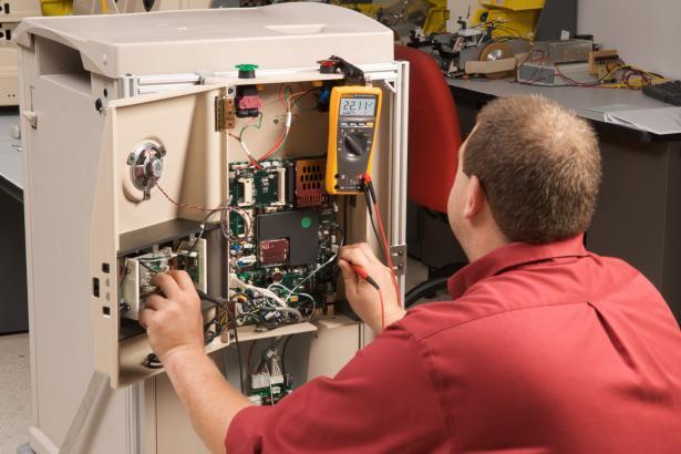 Multimètre numérique à valeur efficace vraie Fluke 179 avec la référence 1645996 de la marque FLUKE