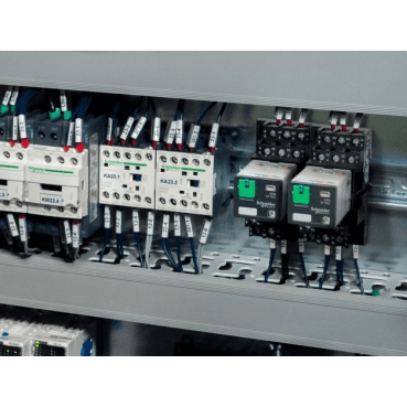 Relais de puissance enfichable HARMONY Relay 15 A 1 NO avec LED avec la référence RPM12P7 de la marque SCHNEIDER ELECTRIC