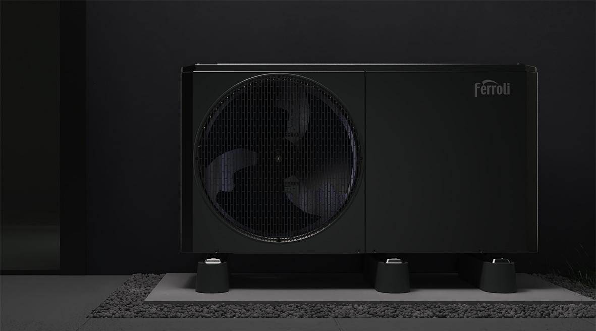 Pompe à chaleur aérothermique monobloc R290 Ferroli OMNIA Life M 4 kW avec commande avec la référence 4B4770049 de la marque FERROLI